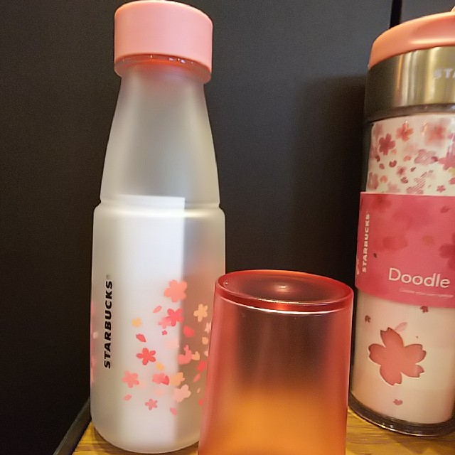 Starbucks Coffee(スターバックスコーヒー)のギフト スタバ SAKURA 2018 クレイブボトルフロスト 500ml  インテリア/住まい/日用品のキッチン/食器(タンブラー)の商品写真