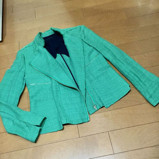 定価3.8万円 グリーン ジャケット 軽い セレブ 高級(ノーカラージャケット)