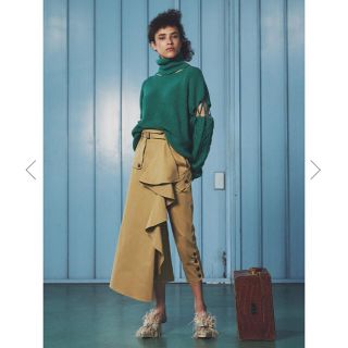 アメリヴィンテージ(Ameri VINTAGE)のameri vintage FLARE RUFFLE CHINO PANTS(カジュアルパンツ)