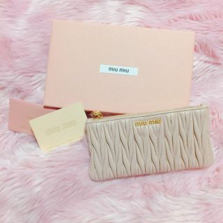 ミュウミュウ(miumiu)のmiumiu カードケース 💌(ポーチ)