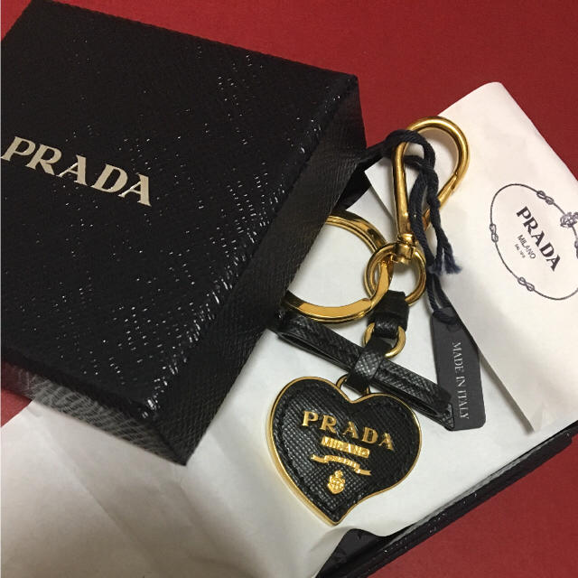 PRADA(プラダ)の専用出品6/25まで。PRADA キーリング 美品 レディースのファッション小物(キーホルダー)の商品写真