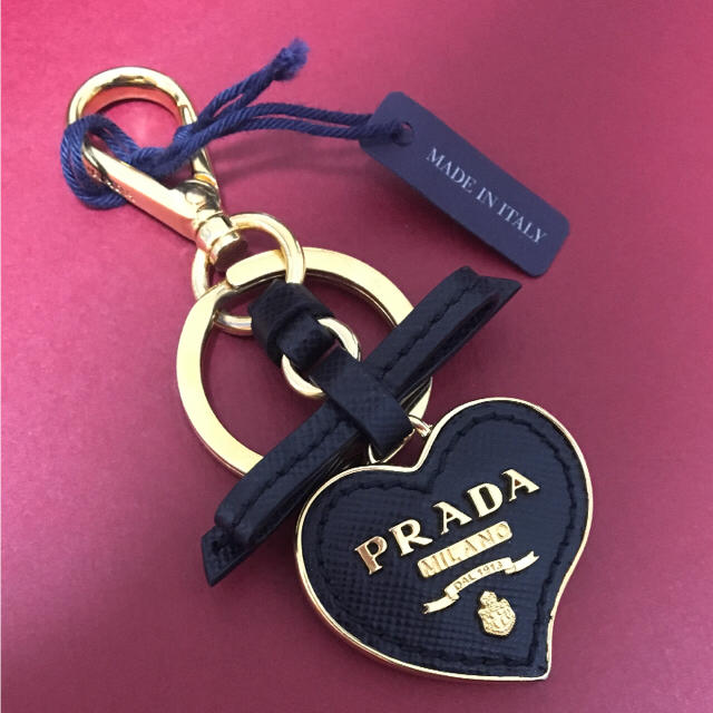 PRADA(プラダ)の専用出品6/25まで。PRADA キーリング 美品 レディースのファッション小物(キーホルダー)の商品写真