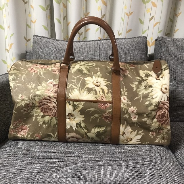 LAURA ASHLEY(ローラアシュレイ)のローラアシュレイ☆ボストンバッグ☆鍵付き☆旅行用鞄☆Laura Ashley☆ レディースのバッグ(ボストンバッグ)の商品写真