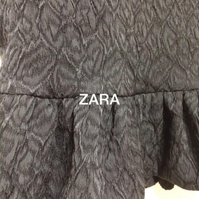 ZARA(ザラ)のZARA/新品タグ付きショート丈ペプラム レディースのトップス(シャツ/ブラウス(半袖/袖なし))の商品写真