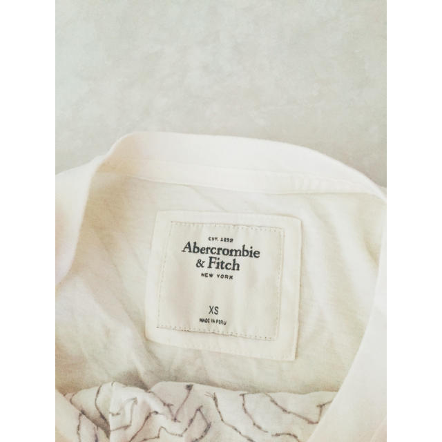 Abercrombie&Fitch(アバクロンビーアンドフィッチ)のアバクロ ♡ Tシャツ ハート スパンコール レディースのトップス(Tシャツ(半袖/袖なし))の商品写真