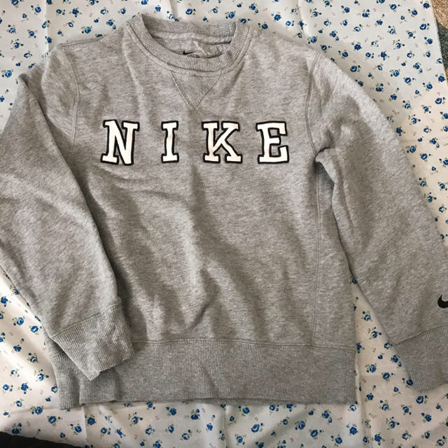 NIKE(ナイキ)のナイキ トレーナー キッズ キッズ/ベビー/マタニティのキッズ服男の子用(90cm~)(Tシャツ/カットソー)の商品写真