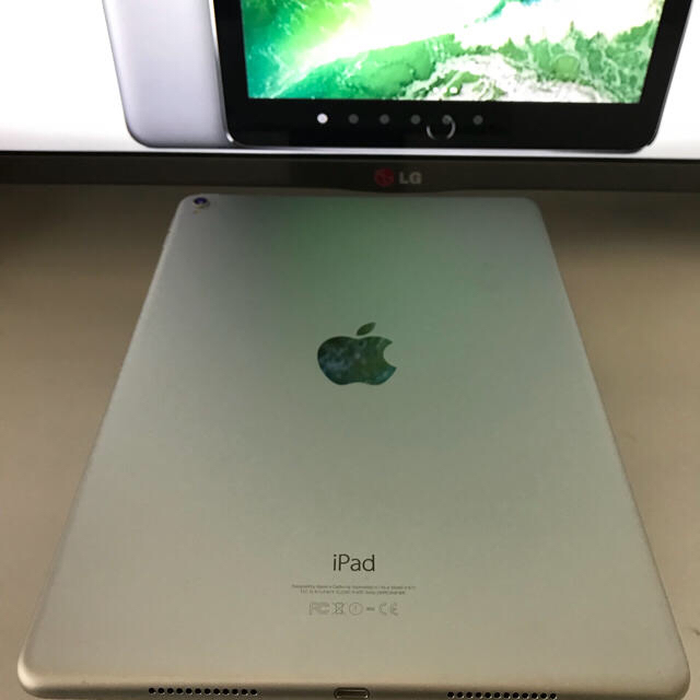 iPad(アイパッド)のiPad Pro 9.7インチ Wi-Fiモデル 32GB シルバー スマホ/家電/カメラのPC/タブレット(タブレット)の商品写真