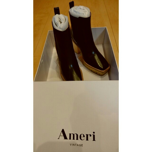 Ameri VINTAGE(アメリヴィンテージ)のameri vintage新品 SQUARE SIDE GORE BOOTS レディースの靴/シューズ(ブーツ)の商品写真