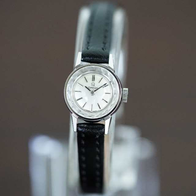 美品 オメガ カットガラス シルバー 手巻き レディース Omega 美品 オメガ カットガラス シルバー 手巻き レディース Omega