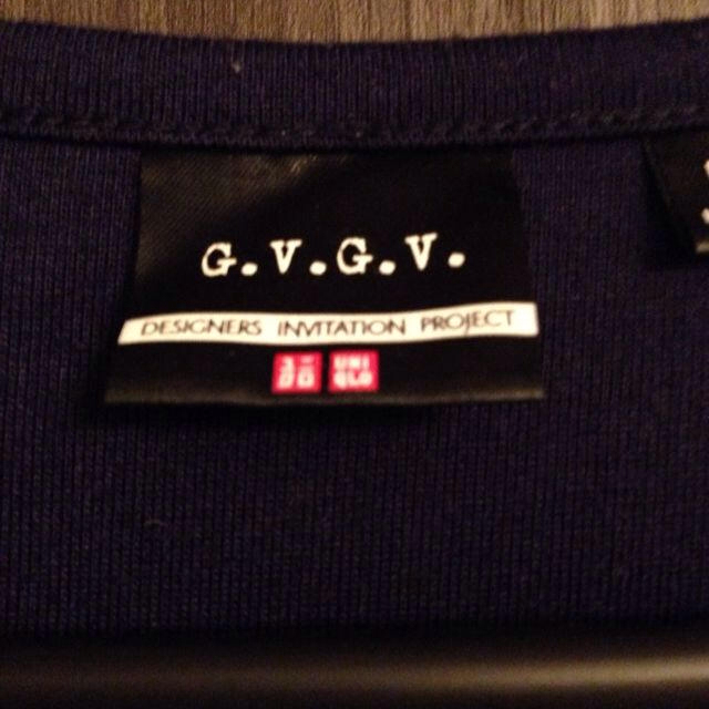 G.V.G.V.(ジーヴィジーヴィ)のG.V.G.V×UNIQLO レディースのトップス(Tシャツ(長袖/七分))の商品写真