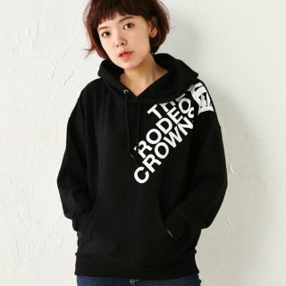 ロデオクラウンズワイドボウル(RODEO CROWNS WIDE BOWL)の今期新作✩RODEO CROWNS✩RCWB✩スラッシュロゴパーカー(パーカー)