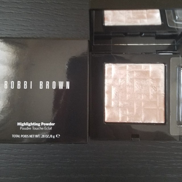 BOBBI BROWN(ボビイブラウン)のBOBBI BROWN ボビイブラウン ハイライティングパウダー コスメ/美容のベースメイク/化粧品(フェイスパウダー)の商品写真