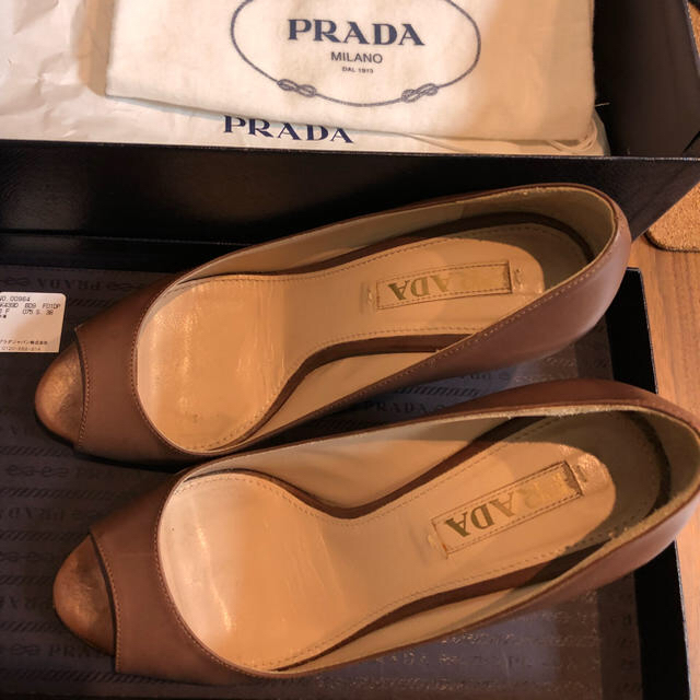 PRADA(プラダ)の中古美品 プラダ ブラウンオープンパンプス 38 レディースの靴/シューズ(ハイヒール/パンプス)の商品写真