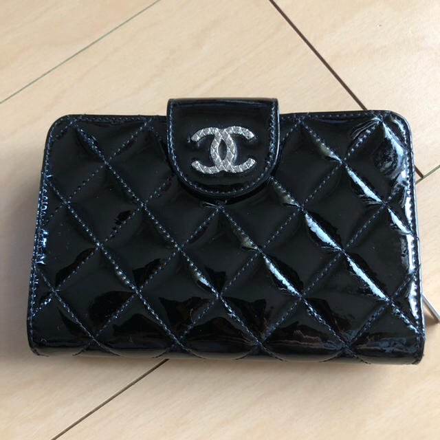 CHANEL(シャネル)のまぁたん様専用☆CHANEL エナメルマトラッセ レディースのファッション小物(財布)の商品写真