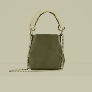 ザラ(ZARA)のZARA ハンドルファーショルダーバッグ(ショルダーバッグ)