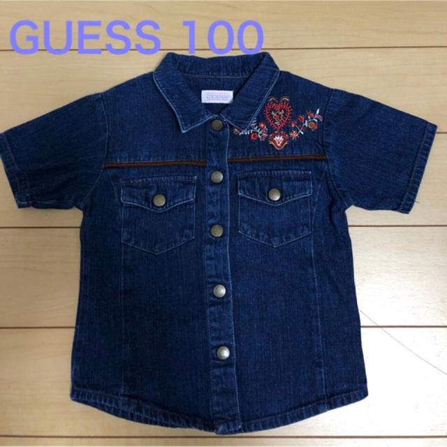 GUESS(ゲス)のGUESS デニムシャツ 100 キッズ/ベビー/マタニティのキッズ服男の子用(90cm~)(Tシャツ/カットソー)の商品写真