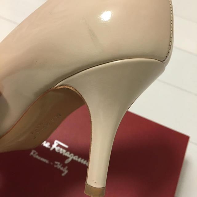 Salvatore Ferragamo(サルヴァトーレフェラガモ)の美品 サルヴァトーレフェラガモ パンプス レディースの靴/シューズ(ハイヒール/パンプス)の商品写真