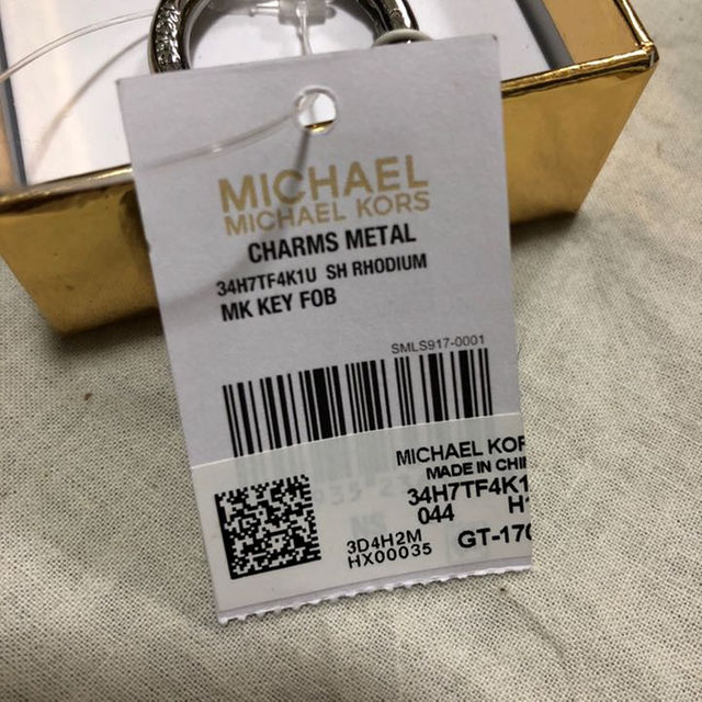 Michael Kors(マイケルコース)の新品未使用★マイケルコース MICHAEL KORS ロゴ キーチェーン レディースのアクセサリー(チャーム)の商品写真