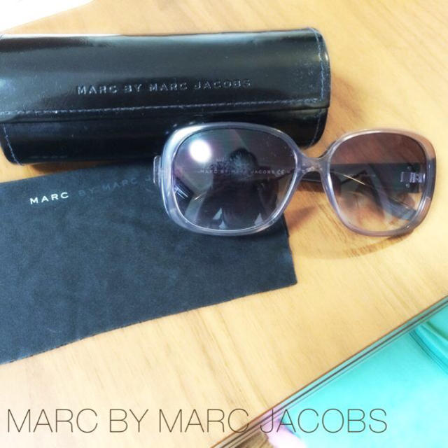 MARC BY MARC JACOBS(マークバイマークジェイコブス)のサングラス レディースのファッション小物(サングラス/メガネ)の商品写真