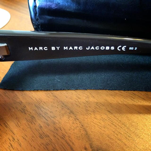 MARC BY MARC JACOBS(マークバイマークジェイコブス)のサングラス レディースのファッション小物(サングラス/メガネ)の商品写真