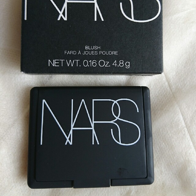 NARS(ナーズ)の新品未使用 ナーズ ブラッシュ チーク コスメ/美容のベースメイク/化粧品(チーク)の商品写真