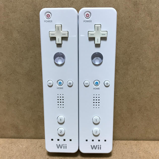 Wii(ウィー)のWiiリモコン シロ ２本セット エンタメ/ホビーのゲームソフト/ゲーム機本体(その他)の商品写真