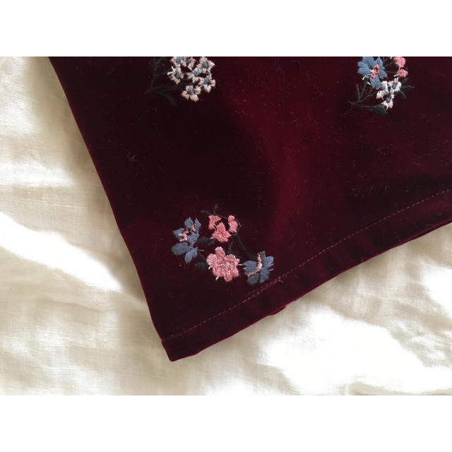 MERCURYDUO(マーキュリーデュオ)のベロアの花刺繍ジャンパースカート レディースのワンピース(ロングワンピース/マキシワンピース)の商品写真
