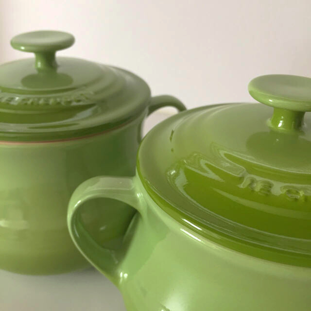 LE CREUSET(ルクルーゼ)の未使用 廃盤 ルクルーゼ スープボウル ２個セットフルーツグリーン インテリア/住まい/日用品のキッチン/食器(食器)の商品写真