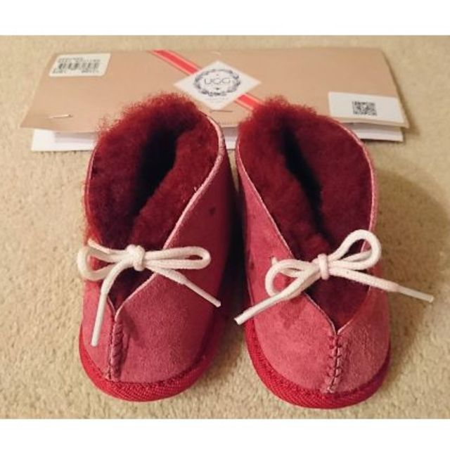 UGG(アグ)のＵＧＧのベビーシューズ（ブーティー） キッズ/ベビー/マタニティのベビー靴/シューズ(~14cm)(ブーツ)の商品写真