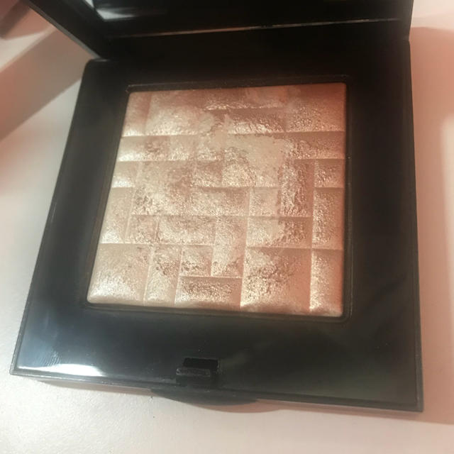 BOBBI BROWN(ボビイブラウン)の【箱付き美品】ボビイブラウン ハイライティングパウダー コスメ/美容のベースメイク/化粧品(フェイスパウダー)の商品写真