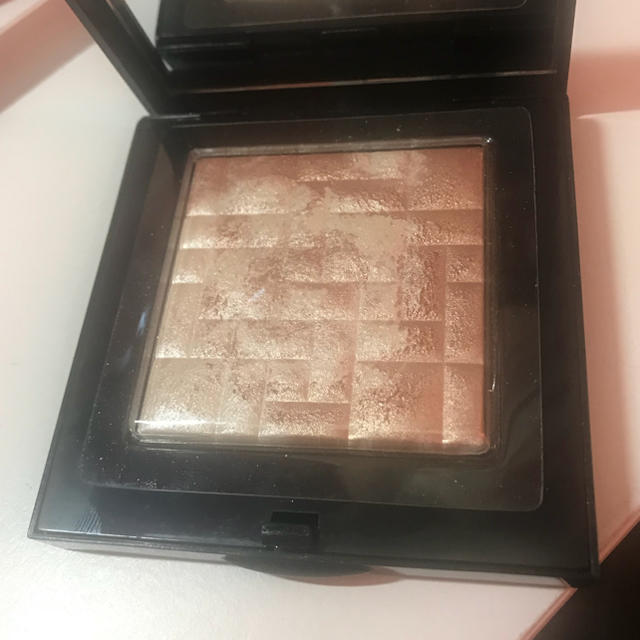 BOBBI BROWN(ボビイブラウン)の【箱付き美品】ボビイブラウン ハイライティングパウダー コスメ/美容のベースメイク/化粧品(フェイスパウダー)の商品写真