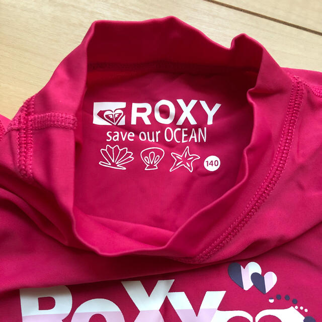 Roxy(ロキシー)の☆USED☆ROXY ラッシュガード 水着(140) キッズ/ベビー/マタニティのキッズ服女の子用(90cm~)(水着)の商品写真
