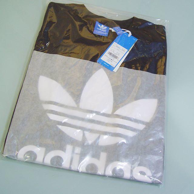 adidas(アディダス)のO【新品/即日発送OK】adidas オリジナルス デカロゴ Tシャツ 黒/白 メンズのトップス(Tシャツ/カットソー(半袖/袖なし))の商品写真