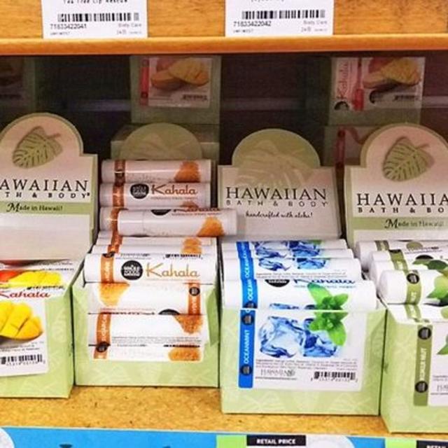 Bath & Body Works(バスアンドボディーワークス)のbath＆body【Hawaii購入】コラボリップ コスメ/美容のスキンケア/基礎化粧品(リップケア/リップクリーム)の商品写真