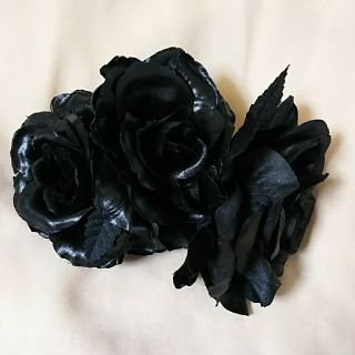 ピーチジョン(PEACH JOHN)の黒薔薇の大きな造花バレッタ(バレッタ/ヘアクリップ)