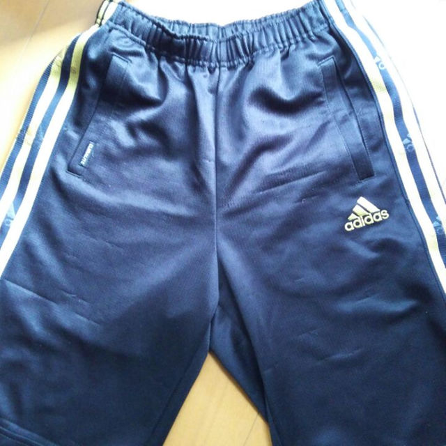 adidas(アディダス)のアディダス ハーフパンツ 140cm キッズ/ベビー/マタニティのキッズ服男の子用(90cm~)(パンツ/スパッツ)の商品写真