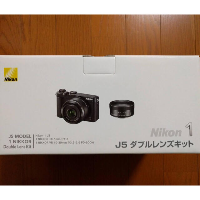 Nikon(ニコン)の【kaffee様専用】Nikon J5 ダブルレンズキット黒 おまけ付き スマホ/家電/カメラのカメラ(その他)の商品写真