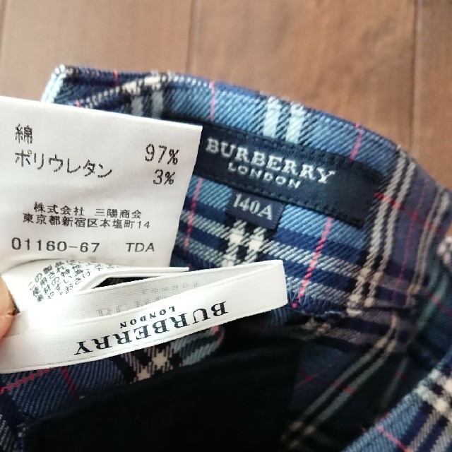 BURBERRY(バーバリー)のお値下げ！超美品☆BURBERRY キッズ 七分丈 八分丈 パンツ 140 キッズ/ベビー/マタニティのキッズ服女の子用(90cm~)(パンツ/スパッツ)の商品写真