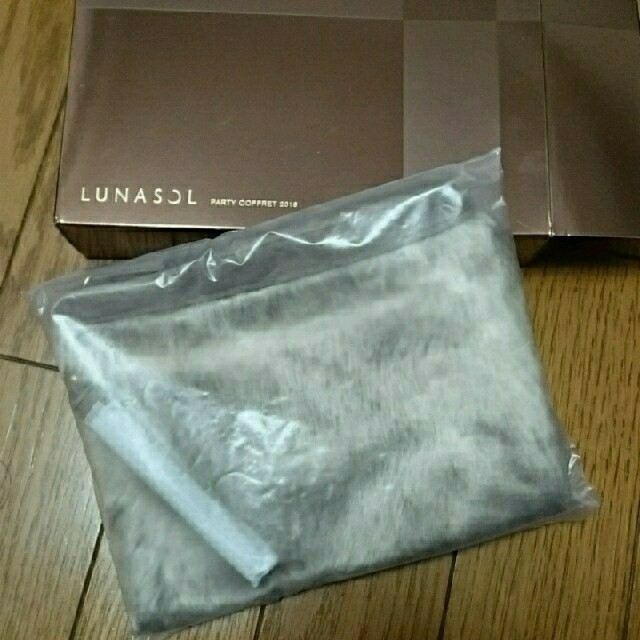 LUNASOL(ルナソル)のルナソル パーティーコフレ 2016 ポーチ レディースのファッション小物(ポーチ)の商品写真