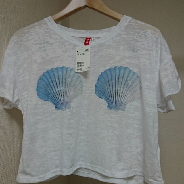 H&M(エイチアンドエム)の貝殻プリントTシャツ タグ付き未使用 レディースのトップス(その他)の商品写真