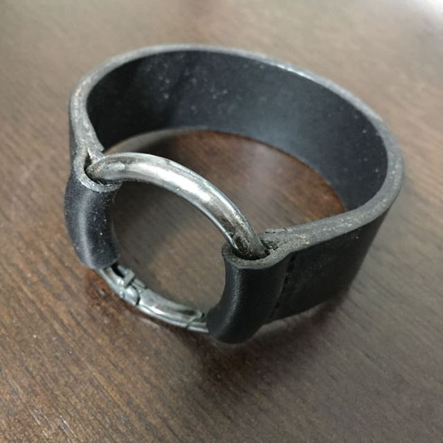 Maison Margiela(旧Maison Martin Margiela)(メゾンマルジェラ)のmartin margiela マルタンマルジェラ レザー ブレスレット 黒 メンズのアクセサリー(ブレスレット)の商品写真