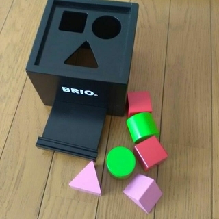 BRIO ブリオ　形合わせ　積み木　ボックス　黒　中古(積み木/ブロック)