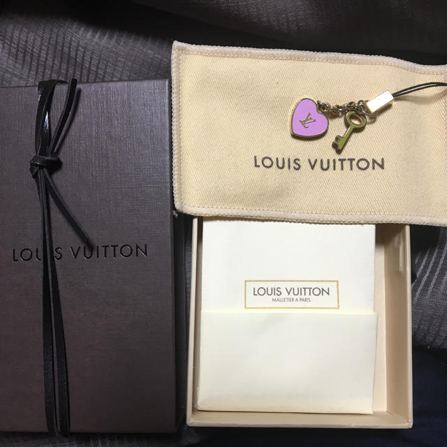 LOUIS VUITTON(ルイヴィトン)のルイヴィトン ストラップ スマホ/家電/カメラのスマホアクセサリー(ストラップ/イヤホンジャック)の商品写真