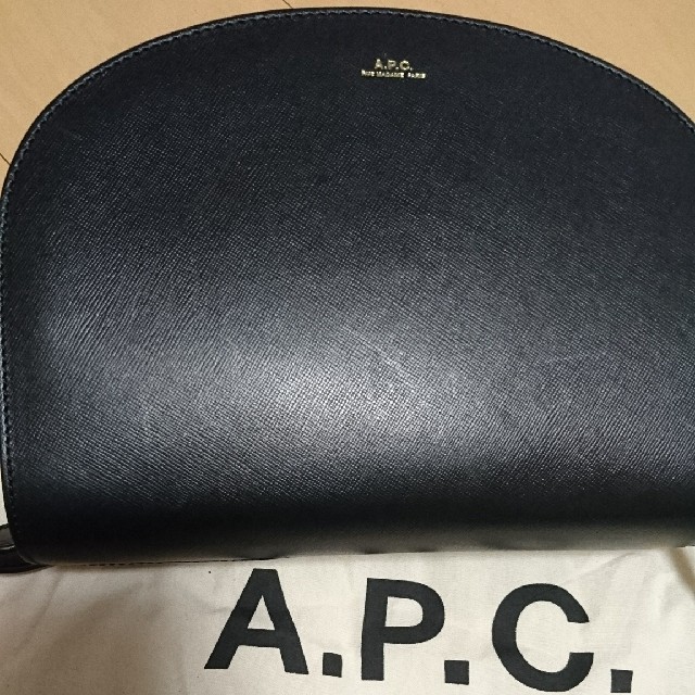 A.P.C(アーペーセー)のSmile様専用☆A.P.C ハーフムーンバッグ エンボス ダークネイビー レディースのバッグ(ショルダーバッグ)の商品写真