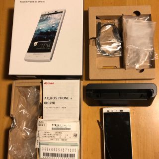 シャープ(SHARP)のdocomo AQUOS PHONE sh-07e(スマートフォン本体)