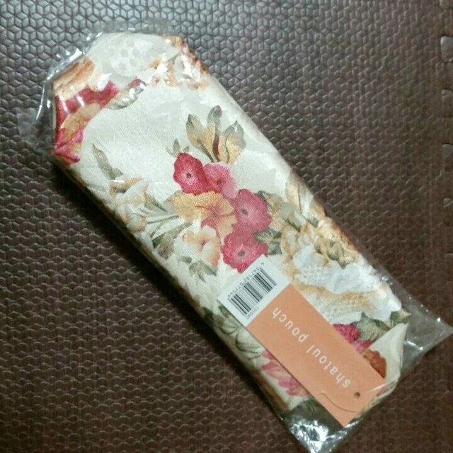 新品☆花柄ポーチ レディースのバッグ(ボディバッグ/ウエストポーチ)の商品写真