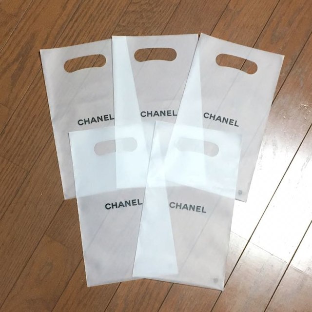 CHANEL(シャネル)の【割引あり】CHANEL クリアバッグ ショップ袋 乳白色 ミルキー 5枚 コスメ/美容のコスメ/美容 その他(その他)の商品写真