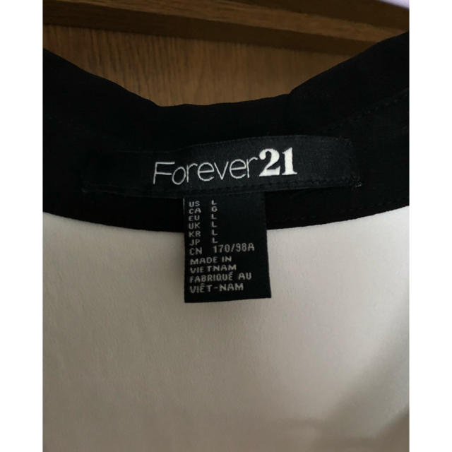 FOREVER 21(フォーエバートゥエンティーワン)のForever21シャツ レディースのトップス(シャツ/ブラウス(半袖/袖なし))の商品写真