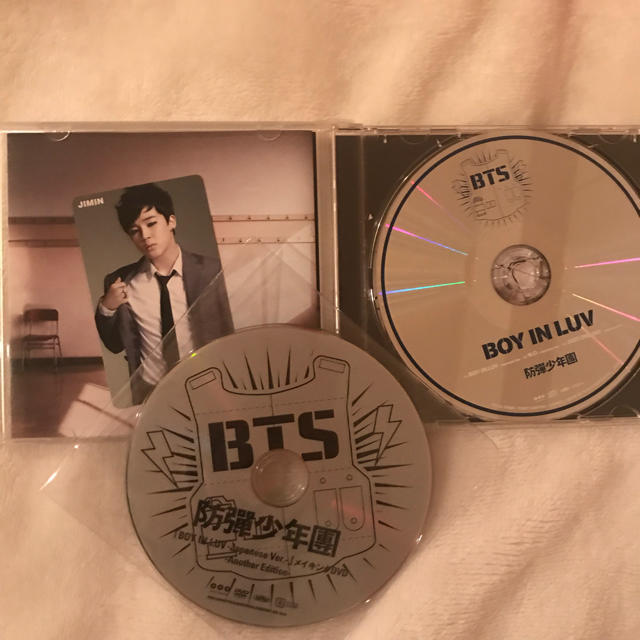 防弾少年団(BTS)(ボウダンショウネンダン)のBTS CD トレカ&DVD付き エンタメ/ホビーのCD(K-POP/アジア)の商品写真