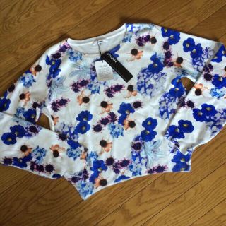 ムルーア(MURUA)のMURUA 花柄トップス新品(カットソー(長袖/七分))